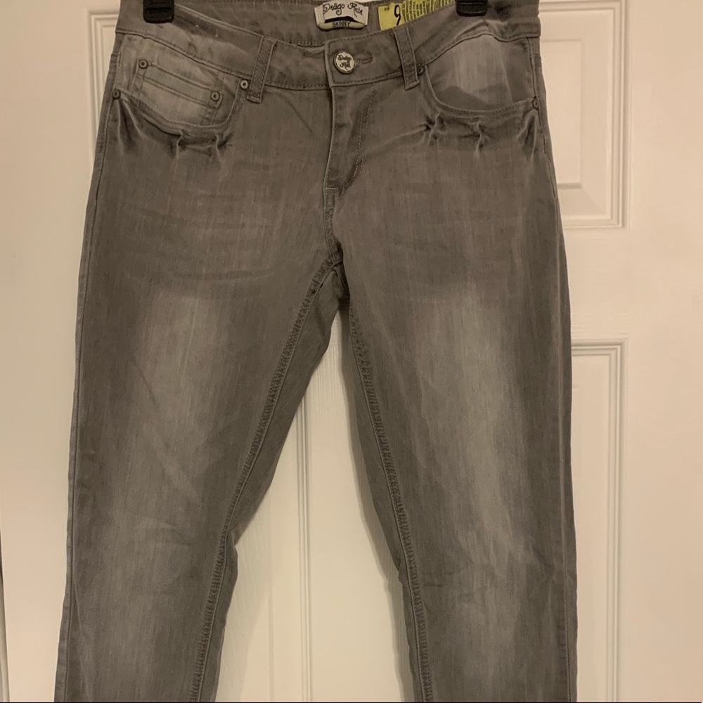 gray skinny jeans